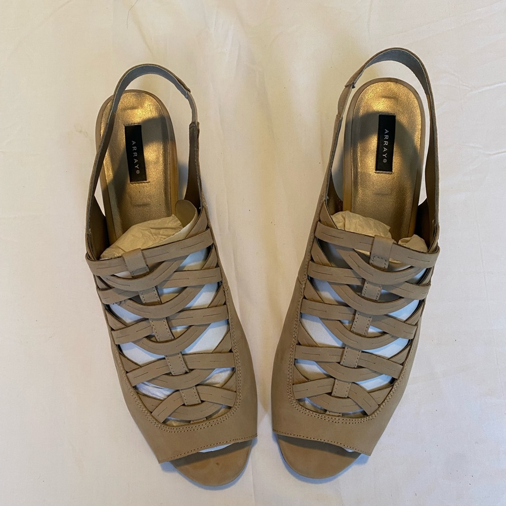 Array Elegant Women's Tan Woven Sandals